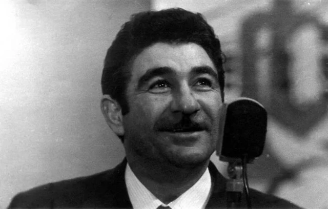 "Gözlərin həmdəm olur, gözündə min qəm olur..." - Anatollu Qəniyevin doğum günüdür