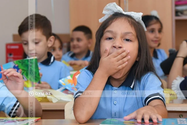 Məktəbə ilk addım: Balaca ürəklərin böyük həyəcanı - FOTO - VİDEO