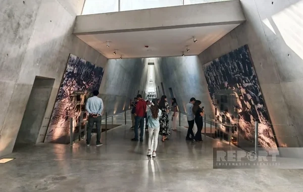 Azərbaycanlı jurnalistlər İsraildə Holokost muzeyini ziyarət ediblər - FOTO