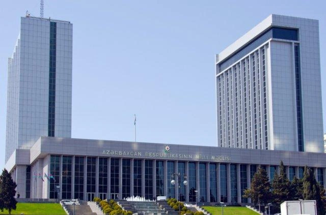 Sərnişin və yük daşımalarına icazə alınması ilə bağlı yenilik