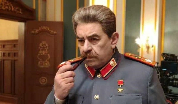 İosif Stalini canlandıran məşhur aktyor vəfat etdi