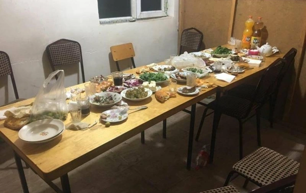 Bayram günü kafedə öldü