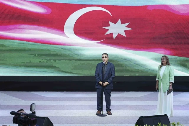 Xətai rayonunda Xalq şairi Sabir Rüstəmxanlının 80 illik yubileyinə həsr olunmuş təntənəli tədbir keçirilib