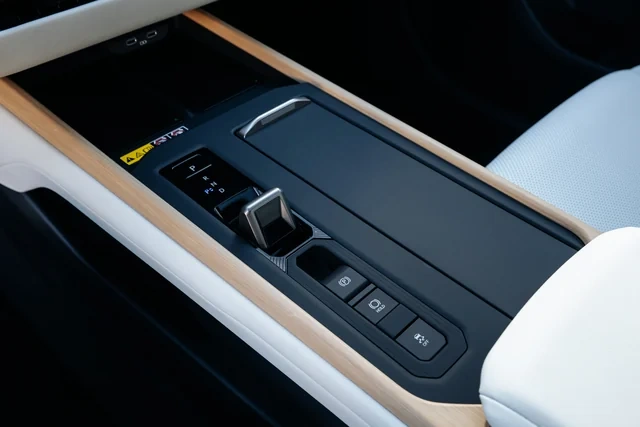 "Lexus ES" - zəriflik və innovasiyanın yeni nəsli
