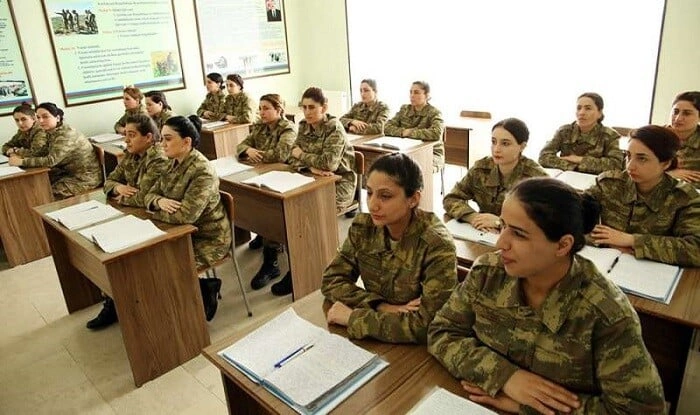 Qadınlar üçün müddətdən artıq həqiqi hərbi xidmət azaldılır