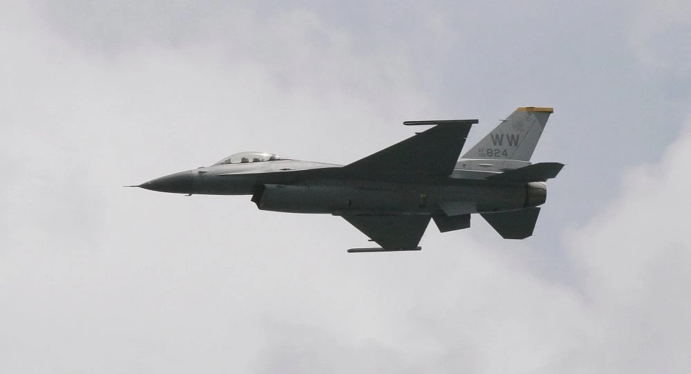 Türkiyədə F-16 qəzası: pilot katapult etdi
