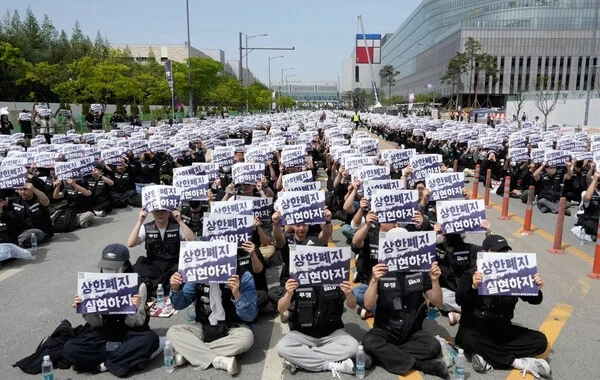 Cənubi Koreyada kütləvi tətillər "Samsung" şirkətini vurdu