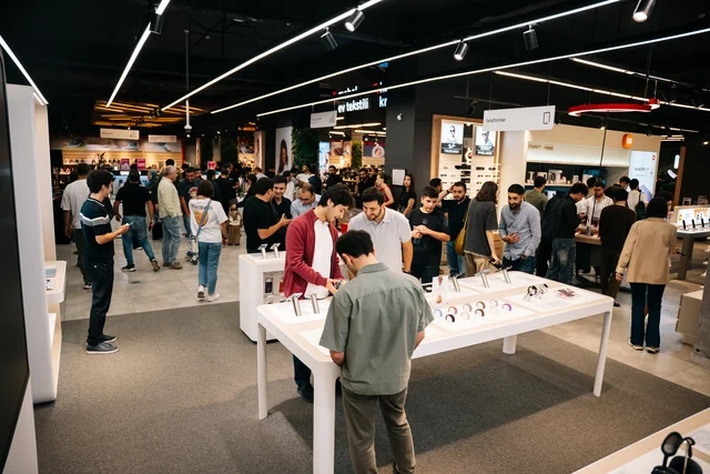 "Kontakt"da "iPhone 18 Pro" seriyasına axın: Dördüncü il ardıcıl satış rekordu