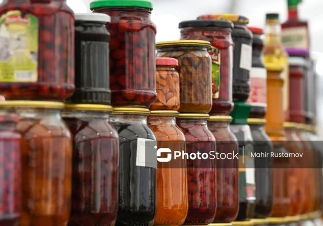 Novruz süfrələri üçün kənd qoxusu: Yarmarkada qiymət fərqi - REPORTAJ