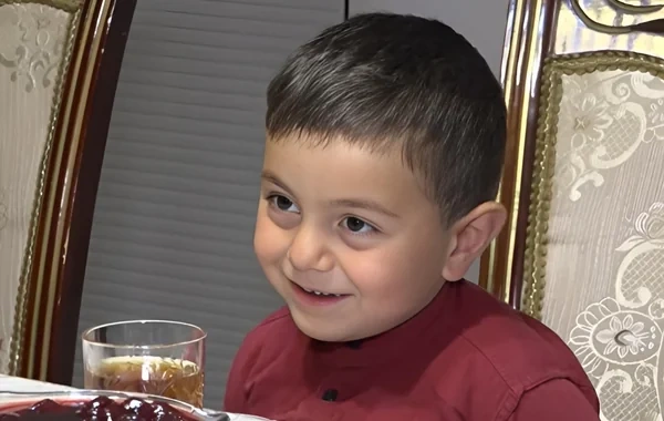 Xocalının balaca sakini hər kəsi güldürdü: "Məktəbə getməyəcəyəm" - VİDEO