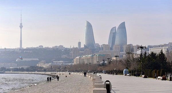Bulvarda oğurluq edən qadın saxlanıldı