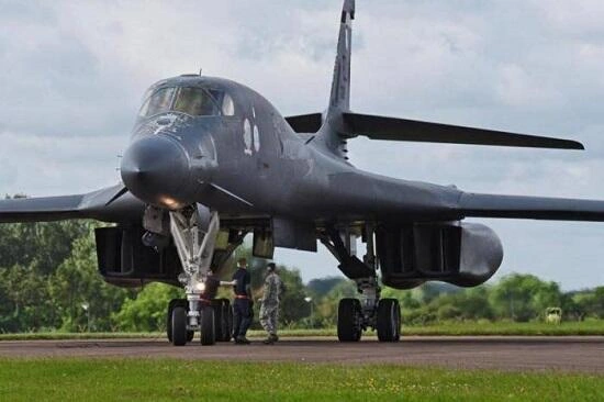 ABŞ "B-1" bombardmançılarını yenidən İrana göndərdi