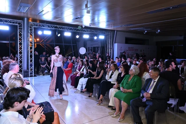 Azərbaycan Milli Xalça Muzeyində "Zamanın naxışları" moda nümayişi təşkil olunub - FOTO