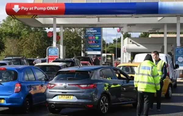 KİV: Böyük Britaniyada yanacaq qıtlığı qeydə alınır