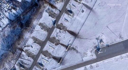 Ukrayna Krımda hərbi aerodromu vurdu - Foto
