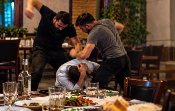 Yeyib-içəndən sonra dostlarını döyüb öldürdülər