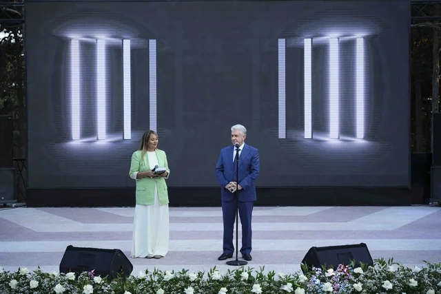 Xətai rayonunda Xalq şairi Sabir Rüstəmxanlının 80 illik yubileyinə həsr olunmuş təntənəli tədbir keçirilib