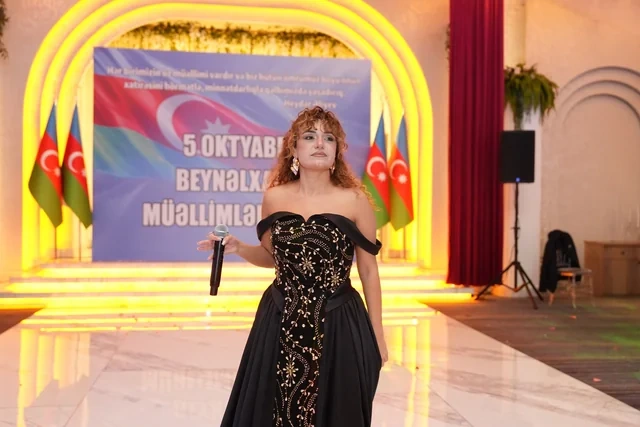Xətai rayonunda Beynəlxalq Müəllimlər Günü münasibətilə "Zirvəyə Aparan İşıq" adlı tədbir keçirilib - Foto/Video
