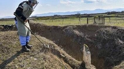 Ağdamda qəbir qazılan zaman hərbi sursat aşkarlandı - Foto