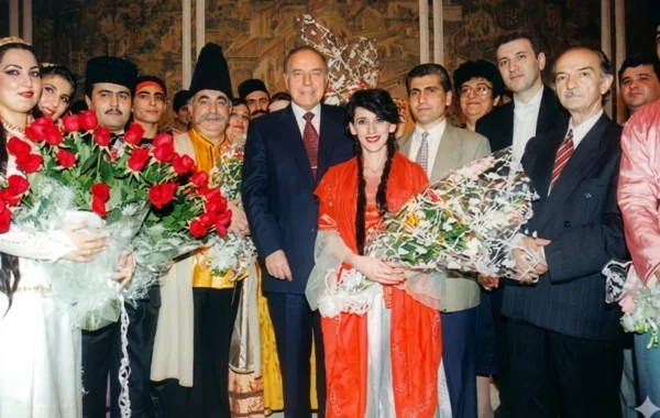 "Heydər Əliyev mədəniyyətlə yaşayan bir şəxsiyyət olub" - Sənət adamları ulu öndər haqqında danışdılar - FOTO