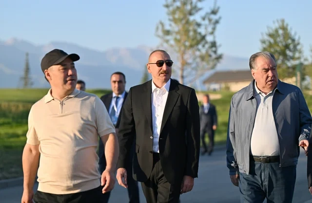 İlham Əliyev Qırğızıstan, Özbəkistan və Tacikistan prezidentləri ilə birlikdə Çolpon-Ata şəhərində Qolf Klubun açılışında iştirak edib - FOTO - VİDEO