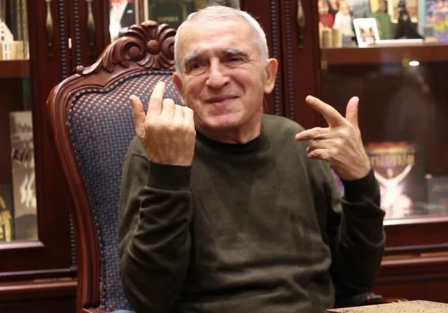 Çingiz Əlioğlu qələm dostlarının xatirələrində: "Elə bil dünyamız kiçilir…"