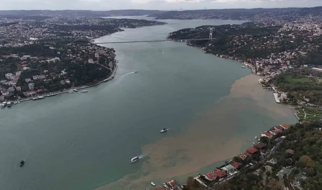Türkiyə paytaxtında güclü yağışlar: İstanbul boğazının rəngi dəyişdi - Foto/Video