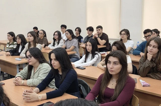 Oksford universitetinin məzunu, gənc mütəxəssis TAU tələbələrinə seminar keçib - Foto