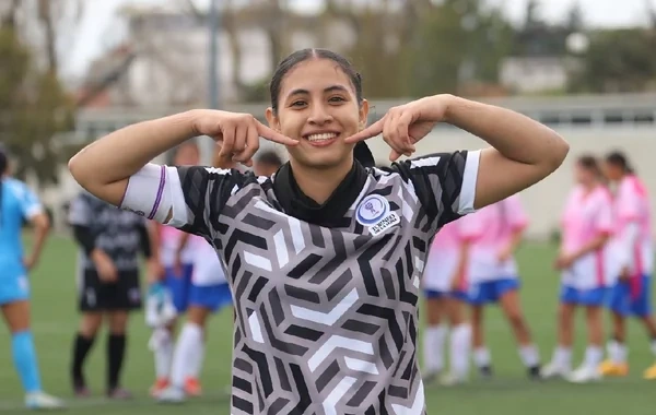 Meksikalı qadın futbolçu müəmmalı şəkildə həyatını itirdi