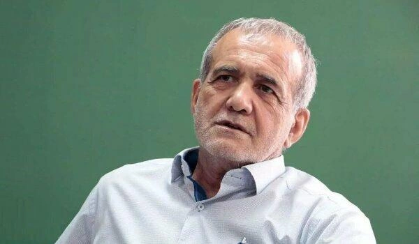 Asim Munir Pezeşkianla görüşdü