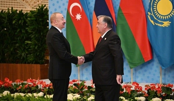 Tacikistan prezidenti İlham Əliyevi təbrik etdi