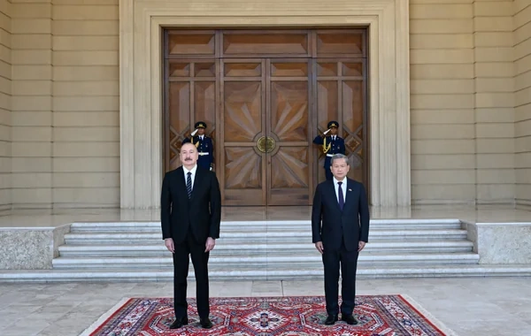 İlham Əliyev Kambocanın baş nazirini qarşılayıb - Foto