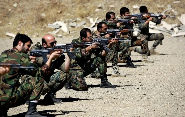 İran müdafiə üçün könüllülər ordusu yaradır: Milyonlarla müraciət var