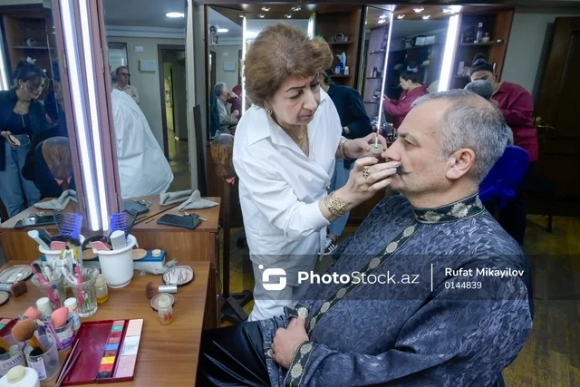 Aktyorlar "Xurşidbanu Natəvan" tamaşasına necə hazırlaşırlar? - FOTOREPORTAJ