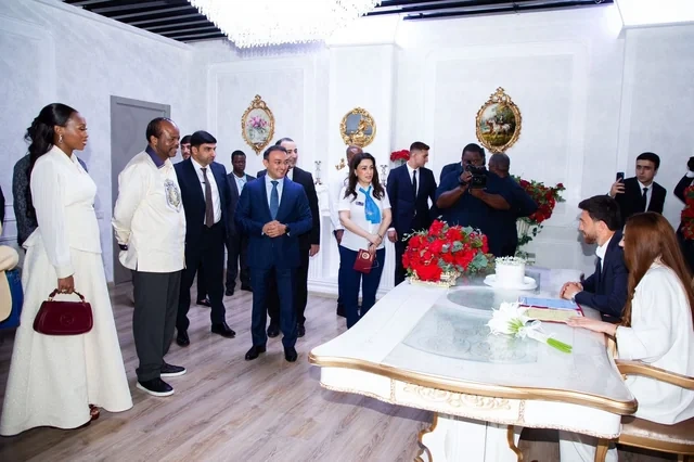 Esvatini kralı "ASAN xidmət"də olub - FOTO