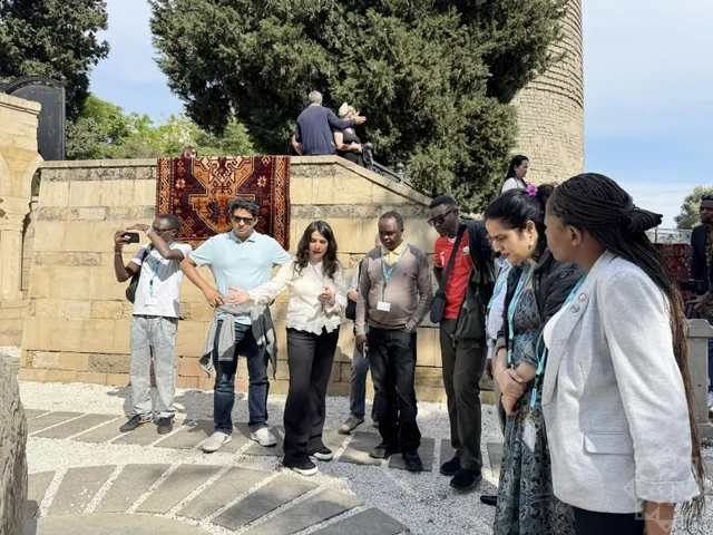 Bakıda WUF13 çərçivəsində xarici media nümayəndələri üçün şəhər turu təşkil olunub - FOTO