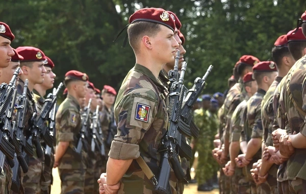 Fransada 18-19 yaşlı gəncləri hərbi xidmətə cəlb etməyə başlayıblar