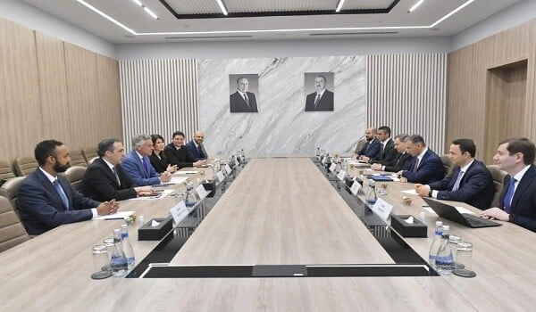 Con Hantsman Mərkəzi Bankın sədri ilə görüşdü