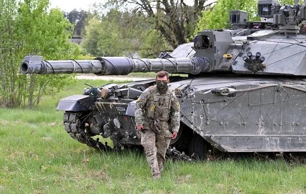 Britaniya ordusu tanklarını Rusiya sərhədinə yerləşdirdi