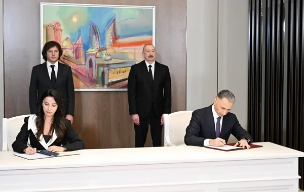 Bakı-Tbilisi-Qars dəmir yolunun modernləşdirmə işlərinin yekun protokolu təsdiqləndi