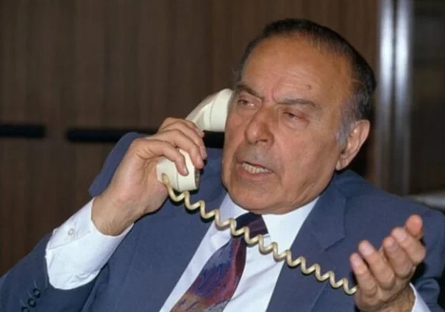 Xalqı Zəfərə aparan lider