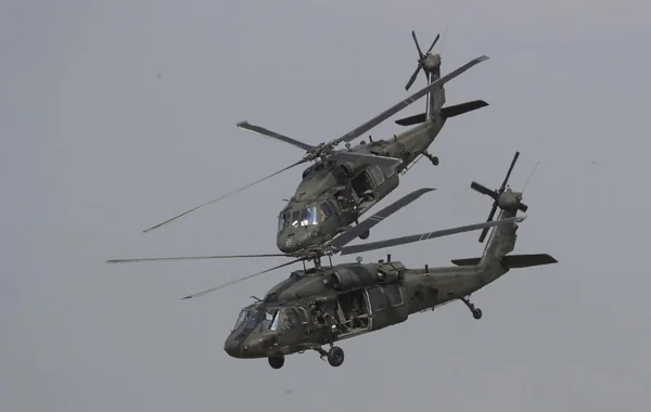 İran hərbçiləri pilotun axtarışında iştirak edən ABŞ helikopterlərinə atəş açıblar - VİDEO
