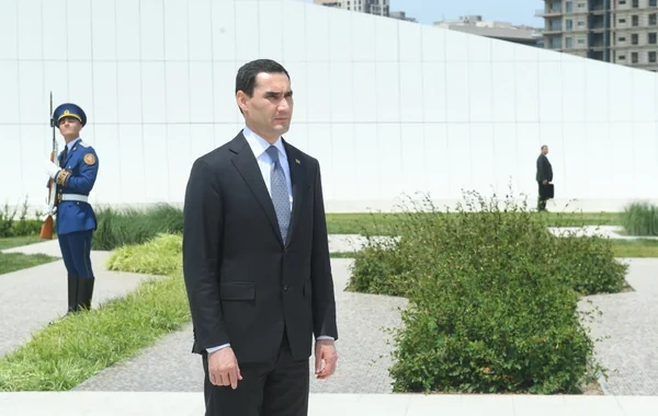 Türkmənistan prezidenti Zəfər parkını ziyarət edib - FOTO