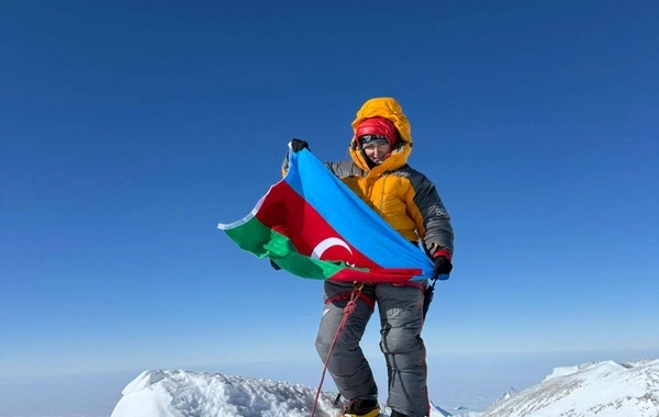 Azərbaycan alpinisti Antarktidanın ən yüksək zirvəsini fəth edib