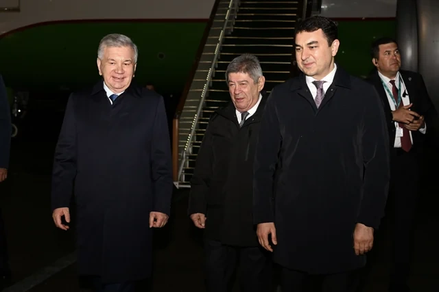 Şavkat Mirziyoyev Azərbaycana səfərə gəlib