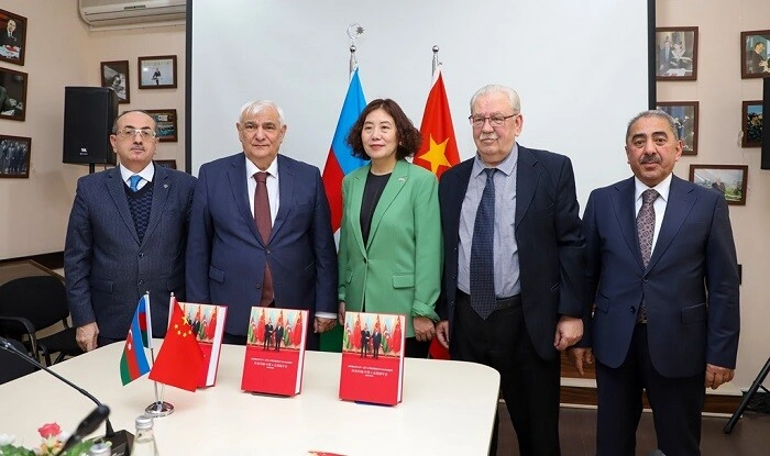 ADU-da İlham Əliyevlə bağlı kitab təqdim edildi - Foto