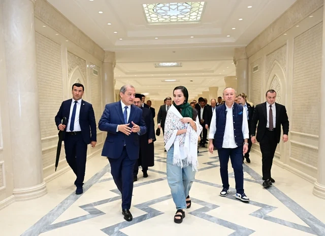 Leyla Əliyeva Səmərqənddə "Uşağın gözü ilə dünya" sərgisi və İmam əl-Buxari memorial kompleksi ilə tanış olub - Foto
