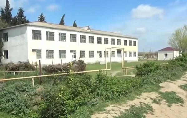 Biləsuvarda məktəblərin birləşdirilməsi ciddi narazılıq yaratdı - VİDEO