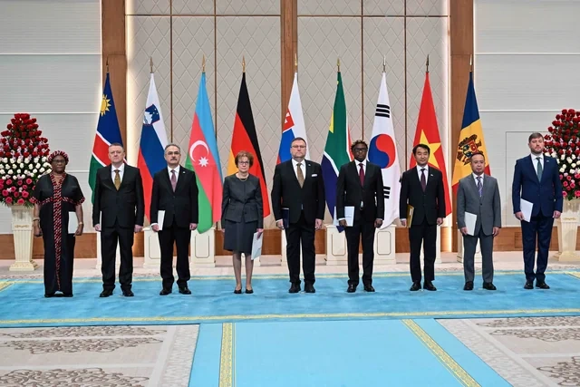 Azərbaycanın yeni səfiri etimadnaməsini Qazaxıstan prezidentinə təqdim edib - FOTO