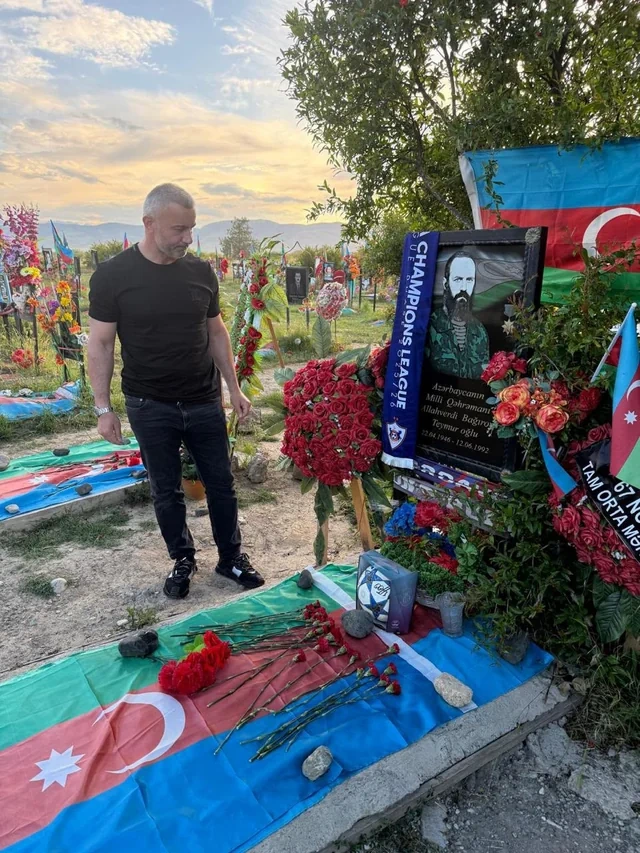 Qurban Qurbanov Allahverdi Bağırovun məzarını ziyarət etdi - FOTO
